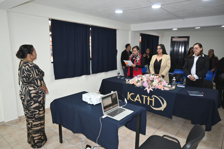 Lisseth Vaquero Hernández, egresada de la licenciatura en Psicología de la Universidad ICATH, ha presentado su examen profesional.